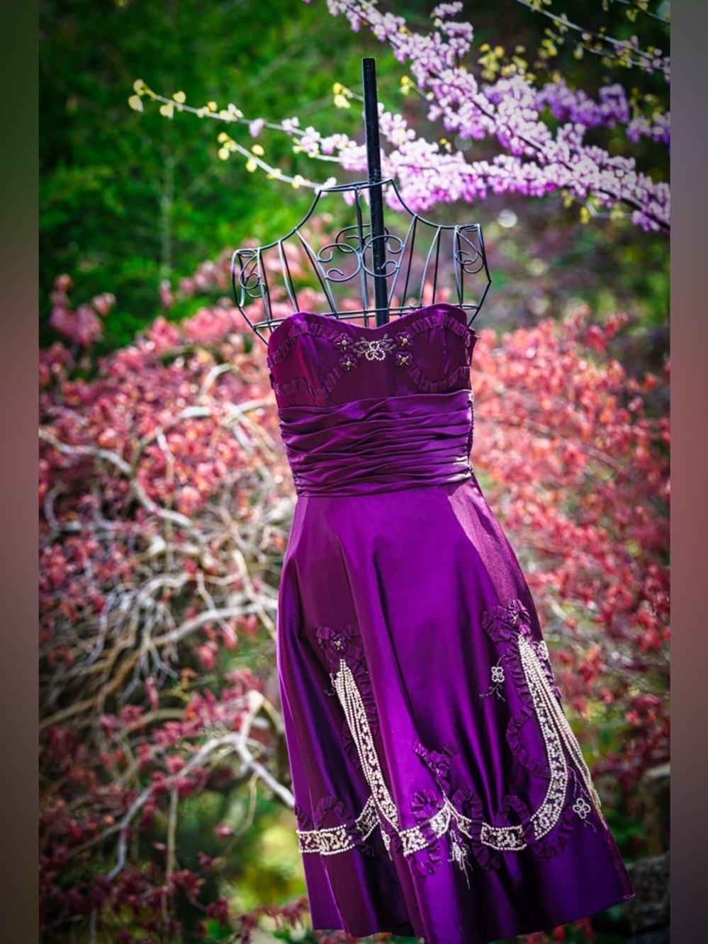 Gorgeous Strapless Dress - Picture 3 of 7
